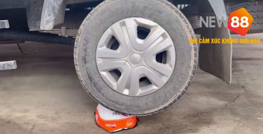 NEW88 Tặng Quà Tri Ân Hội Viên: Loa Thùng, Đồ Thể Thao, Mũ Bảo Hiểm 3 Mũ bảo hiểm đạt chuẩn, chắc chắn